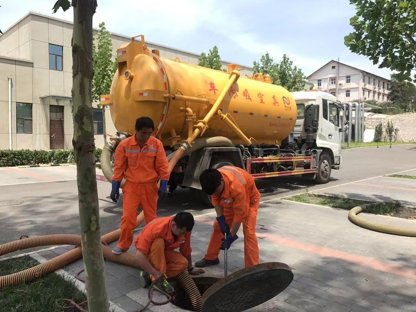 罗城化粪池清理与5-8吨吸粪车施工效率分析